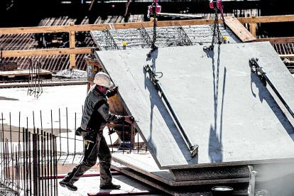 El año pasado, la construcción cayó un 18 % en el sector público y un 16,8 % en el sector privado.