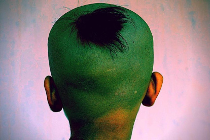 Esta foto es de un niño con un corte de tradición hindú, pero refleja un pasaje de esta entrega de "Diario de una madre en cuarentena".