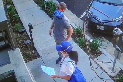 La pareja fue captada por una cámara de West Hollywood.