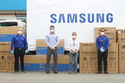 Samsung realizó entrega de aires acondicionados, refrigeradoras, lavadoras y televisores y más.