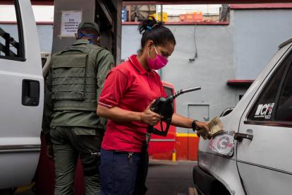 La gran caída en el consumo de gasolina en Estados Unidos debido a la cuarentena ha reducido los precios del petróleo y la gasolina.