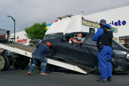 Sanción. Los dueños de los vehículos retirados deben pagar una multa de $ 200.
