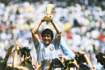 Las prendas utilizadas por Diego Armando Maradona en su época de futbolista están entre las más requeridas.
