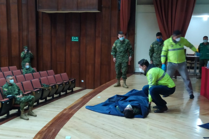 En la Academia de Guerra, en Quito, se capacitó a 40 miembros de Fuerzas Armadas en recolección de cuerpos