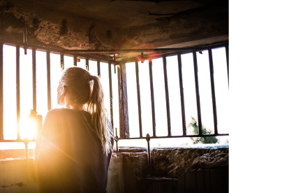 Tomar sol desde un balcón o ventanal amplio es de gran ayuda en época de confinamiento.