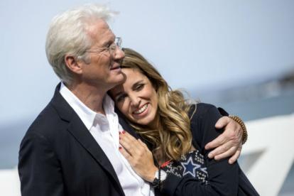 La pareja tienen otro bebé, Alexander.