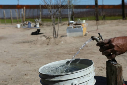 Recolección de agua en Anapra, una zona con un alto estrés hídrico al norte de México.