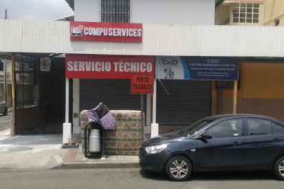 Situación. Colchones han sido abandonados en las aceras y calles en los últimos días.