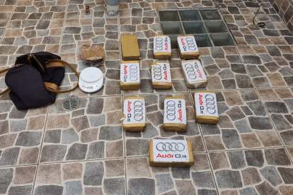 Los paquetes de marihuana fueron retenidos y los involucrados están detenidos