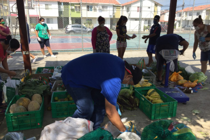 Comercio. Los moradores de la urbanización Paraíso del Río 1 aplican el mismo sistema de adquirir sus alimentos.