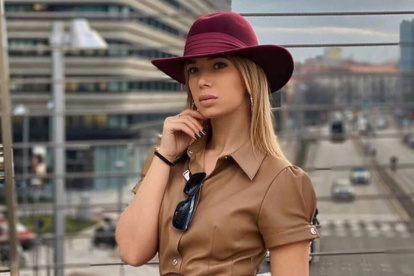 La joven espera que el último examen la libere finalmente del covid-19.