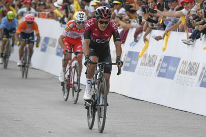 El ciclista ecuatoriano empezó este año a competir por el equipo británico INEOS. Firmó por 3 temporadas.
