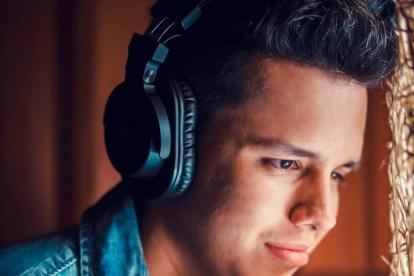 El cantante manabita lloró de emoción al saber de la llegada al mundo de su sobrina.