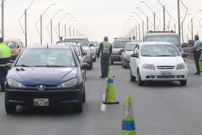 Congestión. Tráfico de vehículos en el puente de la Unidad Nacional.



Agencia (ag-extra)