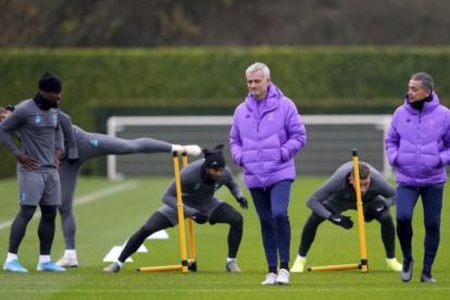 El Tottenham de Inglaterra volverá a entrenarse bajo la dirección directa de Jose Mourinho.