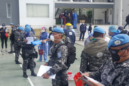 Los cascos azules de la Policía Nacional apoyan en las tareas humanitarias y de seguridad
