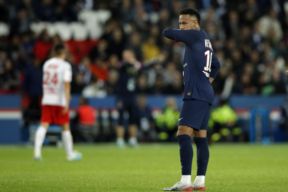 La Liga francesa, de la que participa Neymar con el PSG, ha sido suspendida definitivamente.