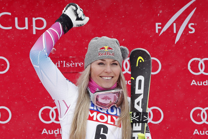 La esquiadora destaca no solo por su destreza en el deporte, sino también por su belleza.