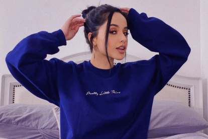 Becky G pasa la cuarentena en su casa en Los Ángeles junto a su familia y novio.