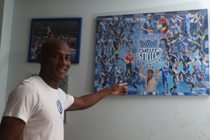 Oscar Bagüi recuerda que antes de jugar la Final del Siglo, miles de hinchas de Emelec los fueron a despedir del Polideportivo Samanes.

/GUAYAQUIL- ECUADOR/ ALEX LIMA / EXPRESO