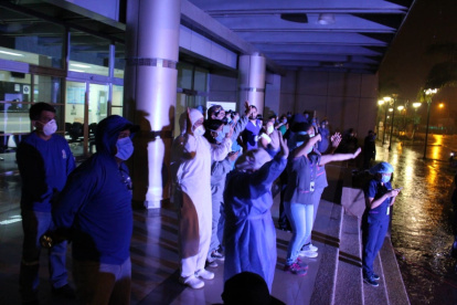 En el hospital de IESS de esa localidad se armó el baile.