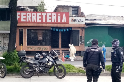 En el sur de Quito una mujer falleció cuando se dirigía a buscar atención en una casa de salud por síntomas de gripe.