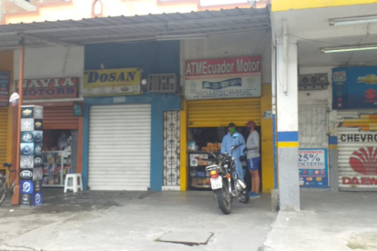 Locales que trabajan a medias durante la cuarentena del COVID-19 en Guayaquil.