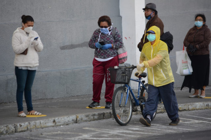 Señalización. En Quito se pinta la "Distancia Segura" y las señalizaciones para fomentar el uso de la bici.