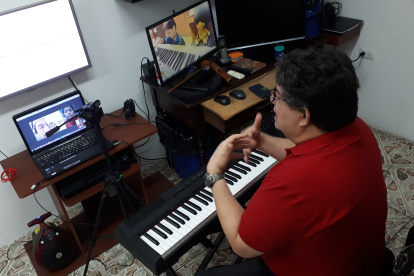 Los directores aprovechan el uso de la tecnología para pulir las voces de los coristas.