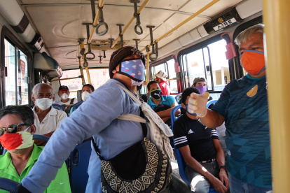 Situación. El irrespeto a la distancia se evidencia en algunas unidades.