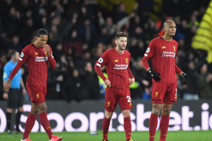 Una gran cantidad de problemas esperan en la reanudación del torneo de fútbol en Inglaterra.