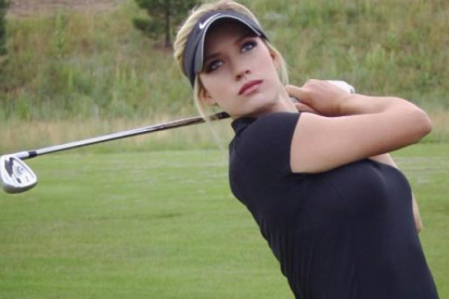 La golfista Paige Spiranac destaca por su talento en el deporte y belleza.