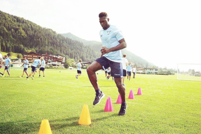 Felipe Caicedo, delantero del Lazio, puede volver a las prácticas, pero de forma individual.