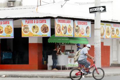 Locales de alimentos en Guayaquil tienen permitido abrisr sus puertas para entregas a domicilio.