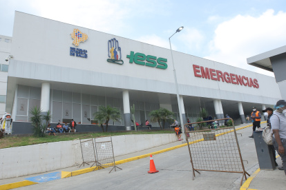 Exteriores del Hospital General Los Ceibos, ubicado en el norte de Guayaquil.