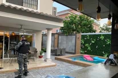 Personal de la Policía fue parte del operativo realizado en diversas viviendas de Guayas.