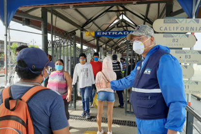 Hecho. Pese a los cambios, algunos usuarios solicitan que los militares se sumen a los controles.