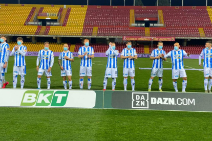 El 11 de marzo los jugadores del Pescara italiano salieron a la cancha utilizando mascarillas, pero no jugaron con ellas.
