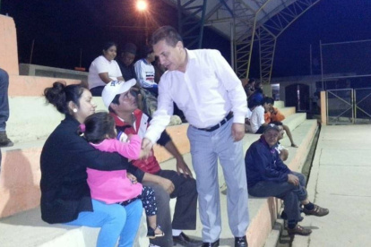 El ahora gobernador de Zamora Chinchipe en un acto político en el año 2013.