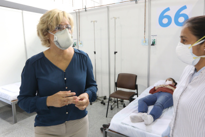 Viteri en el centro médico del Centro de  Convenciones de Guayaquil.