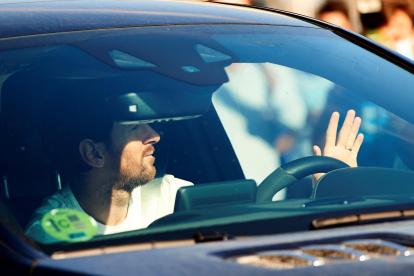 El jugador del Barcelona de España, Lionel Messi, volvió tras 53 días a la Ciutat Esportiva Joan Gamper (Sant Joan Despí) para someterse a las pruebas PCR.