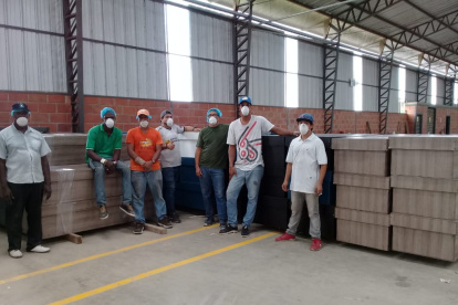 Labor. Beneficiarios del Refugio RESA elaboraron ataúdes en conjunto con la empresa privada.