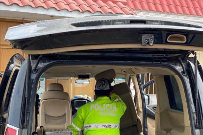 Unos 125 paquetes de cocaína fueron hallados en un furgón que rodaba en la carretera Quevedo-El Empalme