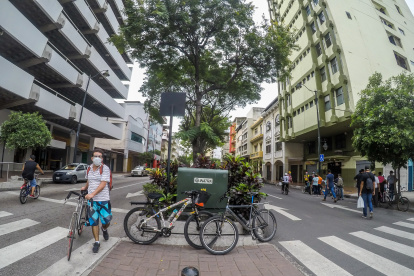 Situación. Los negocios de venta de repuestos de bicicletas están cerrados.
