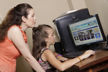 Los estudiantes empezarán clases virtuales desde sus casas, con la ayuda de sus tutores y la colaboración de los padres.