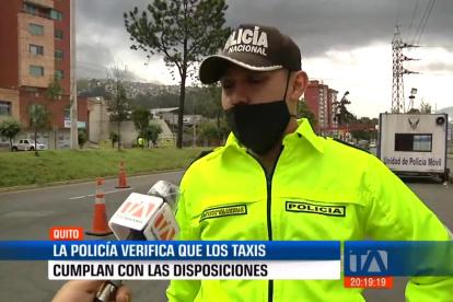 Mascarilla. Ni los policías saben que tienen que cubrirse la nariz