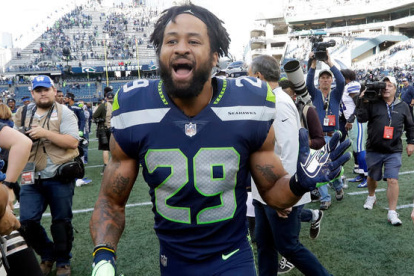 Earl Thomes, destacado jugador de fútbol americano, envuelto en un escándalo por supuesta infidelidad.