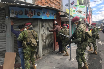 Unos 150 comandos de la Brigada Patria de Latacunga se sumaron a los controles en el sur de Quito