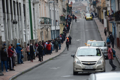 La circulación incrementa en las calles de Quito