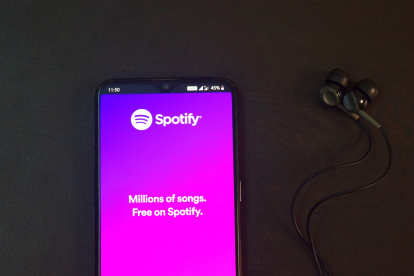 Spotify busca innovar al ofrecer podcast en video. Esta opción está en fase de prueba y es limitada.